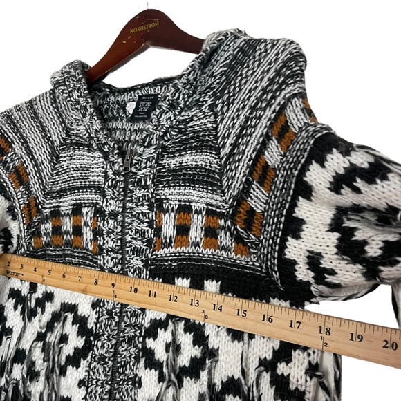 VOLCOM Women’s Gray Tribal Knit Cardigan Hoodie Size XS Aztec Boho Fringe Zip Up - Picture 4 of 7